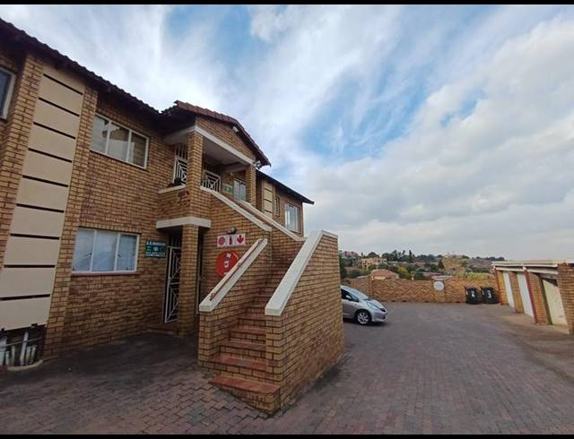 2 BEDROOM TOWNHOUSE FOR SALE IN RIDGEWAY